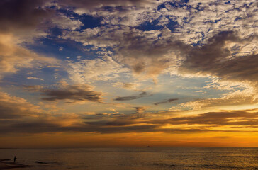 Fototapeta na wymiar Sunset is accompanied by beautiful, colorful, bright sky at horizon