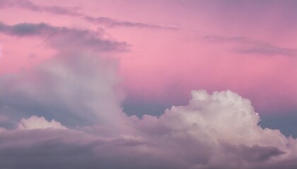 Fototapeta na wymiar some clouds are over a pink sky