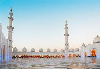 Sheikh Zayed Mosque in the evening. United Arab Emirates
