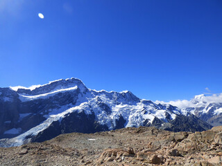 Landscape photograph of Mueller hut track, Aoraki National park, New Zealand. Southern Alps and Mt. Cook in the background. Sunny day in the summer with clear skies and beautiful view.