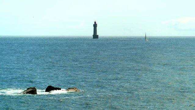 Bretagne_Leuchturm_Totale_Shilouette im Mee
