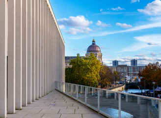 Ausblick von der Terrase in der ersten Etage der James Simon Gallerie, Berlin, Deutschland