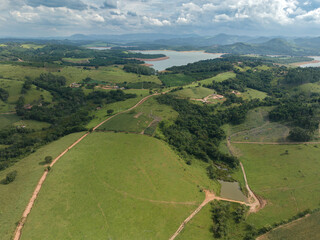 Cidade rural de Caconde no interior de São Paulo em 2023 após fortes chuvas. Céu com muitas...