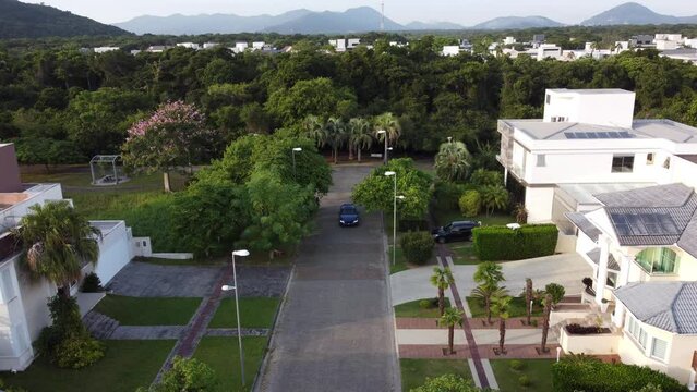 luxury car passing through the street in Jurer&ecirc; Internacional