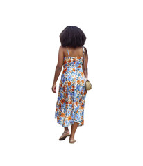 femme africaine photographiée de dos, qui marche avec une jolie robe à fleur, c'est l'été 