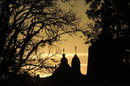 cupula iglesia atardecer