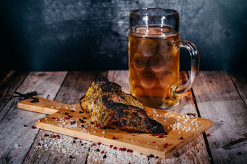 Leckeres Schweinebraten mit Bier