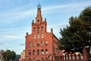 Obraz premium A historic, red brick building in the center of Poznan, Poland