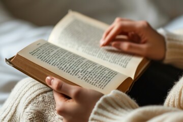 Obraz premium Close up woman reading of book relax time.