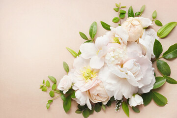 Fototapeta premium Delicate blooming festive begonia flowers and pink summer roses, blossoming rose flower soft pastel background, bouquet floral card, selective focus