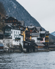 オーストリア　ハルシュタット　湖畔の町の風景