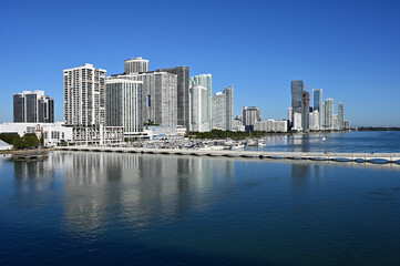 Fototapeta na wymiar Residential waterfront buildings and Venetian Causeway on Biscayne Bay in Miami, Florida on clear calm sunny December morning..