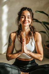 Obraz premium Smiling woman make yoga