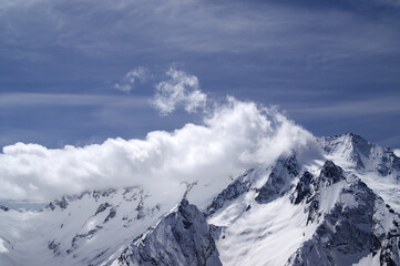 Mountains in cloud - 703765286