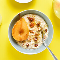 Oatmeal with caramelized pear and walnut
