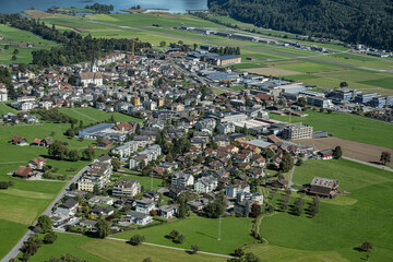 Dorf Alpnach OW, Schweiz (Luftaufnahme)