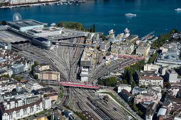 Geleiseanlage des Bahnhofes in Luzern, Schweiz (Luftaufnahme)