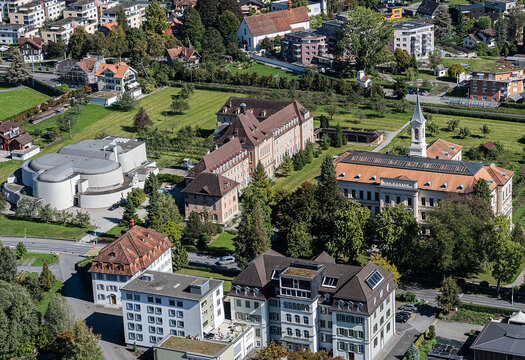 Benediktinerkloster (Luftaufnahme), Sarnen, Kanton Obwalden, Schweiz