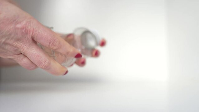 Hand squash plastic bottle