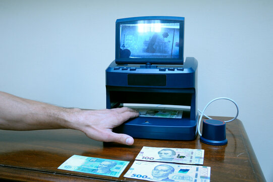 Banknote Receiver รูปภาพFeit – เลือกดูภาพถ่ายสต็อก เวกเตอร์ และวิดีโอ16 | Adobe Stock
