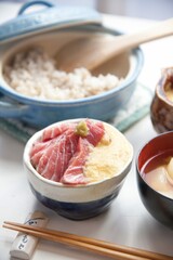 マグロとろろ丼