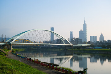 台湾 台北市 基隆河と台北の高層ビル群