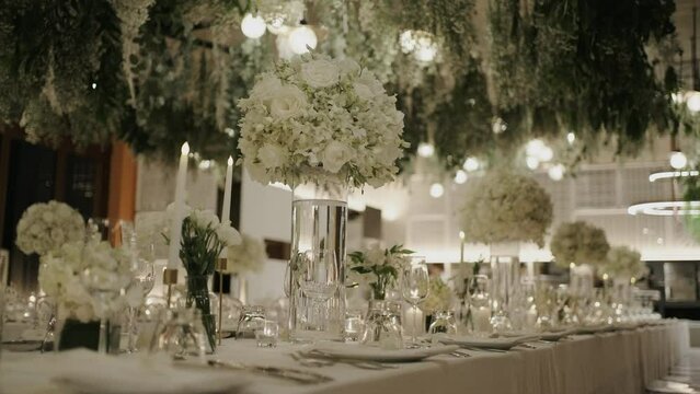 Wedding banquet or gala dinner decorated tablecloth garland. birthday,Christmas, Valentine, honeymoon.