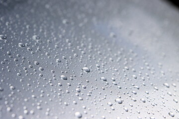 車のボディーに付いた水滴