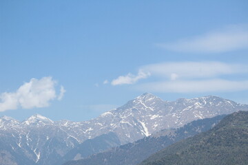 Fototapeta na wymiar Dhauladhar Range, Himachal Pradesh India 