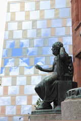 Homer Bronzefigur an der Uni Freiburg