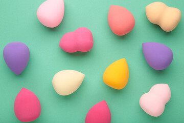 Obraz premium Beauty blender. Cosmetic sponge on mint background. Beauty concept.