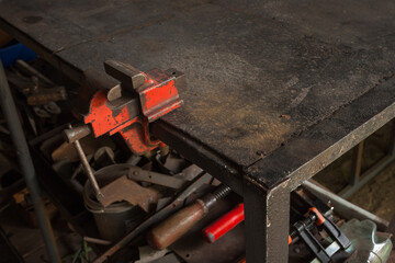 A small vise is fixed on the work table