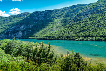 Obraz na płótnie Canvas Crystal clean green river Neretva