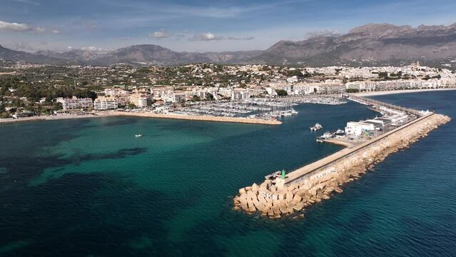 Vistas aereas del puerto y club nautico de Altea en Alicante