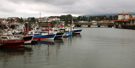 Fototapeta na wymiar Saint Jean de Luz - Port de plaisance de Saint-Jean-de-Luz - Port Larraldenia