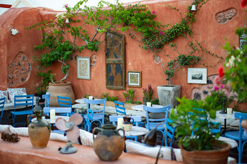 colorful café bar garden in the oia village santorini island greece - obrazy, fototapety, plakaty
