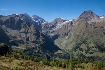Fototapeta na wymiar Natural Parc Mountains Austria - Nationalpark Hohe Tauern Österreich, Großglockner Hochalpenstraße