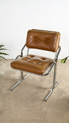 Vintage 1970s tubular chrome dining room chairs. Comfortable brown naugahyde cusion seats. 