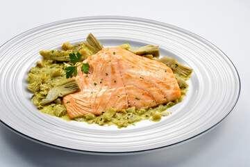 Dish with salmon fillet and artichokes