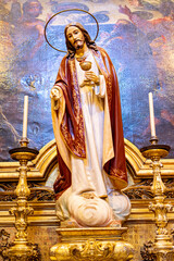 Obraz premium statue of sacred art in the interior of the Basilica of the martires, church of the santissimo sacramento, Lisbon.