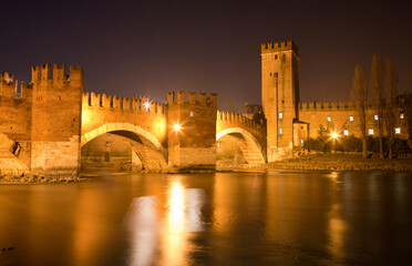 Fototapeta na wymiar Verona - Scaligero bridge at night - Ponte Scaligero