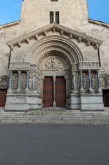 ARLES (Bouches-du-Rhône)