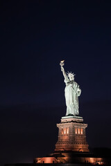 Obraz premium Statue of liberty with copy space