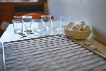 Using food coloring to dye Easter eggs at home