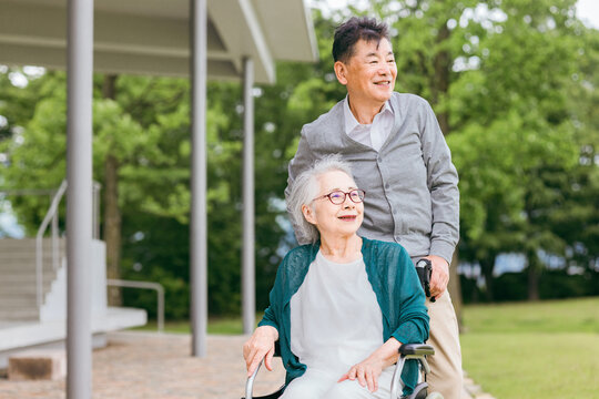 高齢者夫婦・シニア・老老介護・障がい者のイメージ
