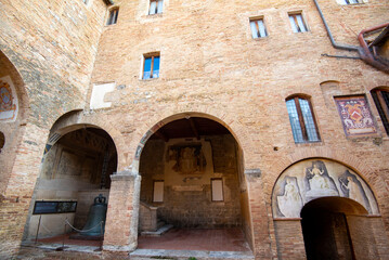 Fototapeta na wymiar Town Hall - San Gimignano - Italy