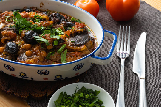 Baked lamb with prunes and chickpeas