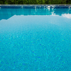 Fototapeta na wymiar swimming pool in the hotel