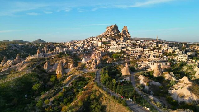U&ccedil;hisar is a town in the Nevşehir District, Nevşehir Province in Cappadocia, Turkey. Its population is 3,555. It is 7 kilometres east of Nevşehir, 12 kilometres west of &Uuml;rg&uuml;p.