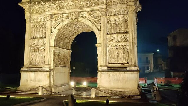 Benevento - Arco di Traiano prima dell'alba